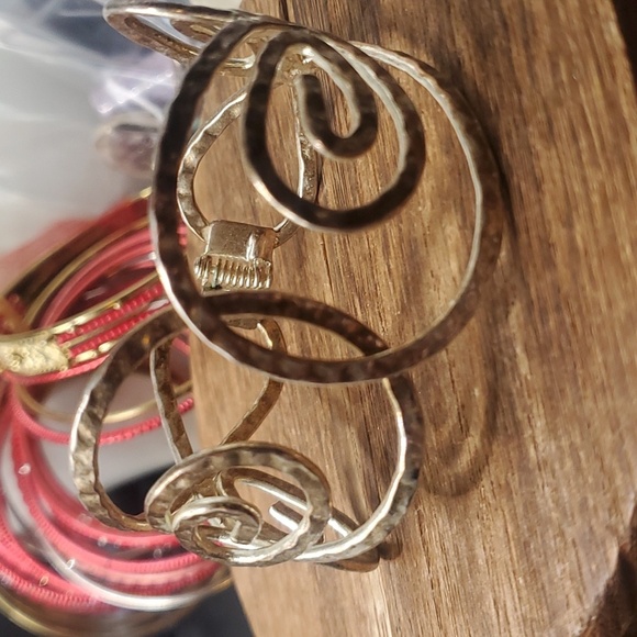 Overflow hammered cuff gladiator hinge bracelet - Picture 2 of 2